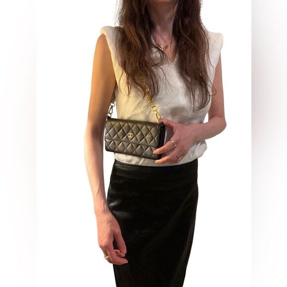 Chanel Black Quilted Leather Wallet - Picture 1 of 16